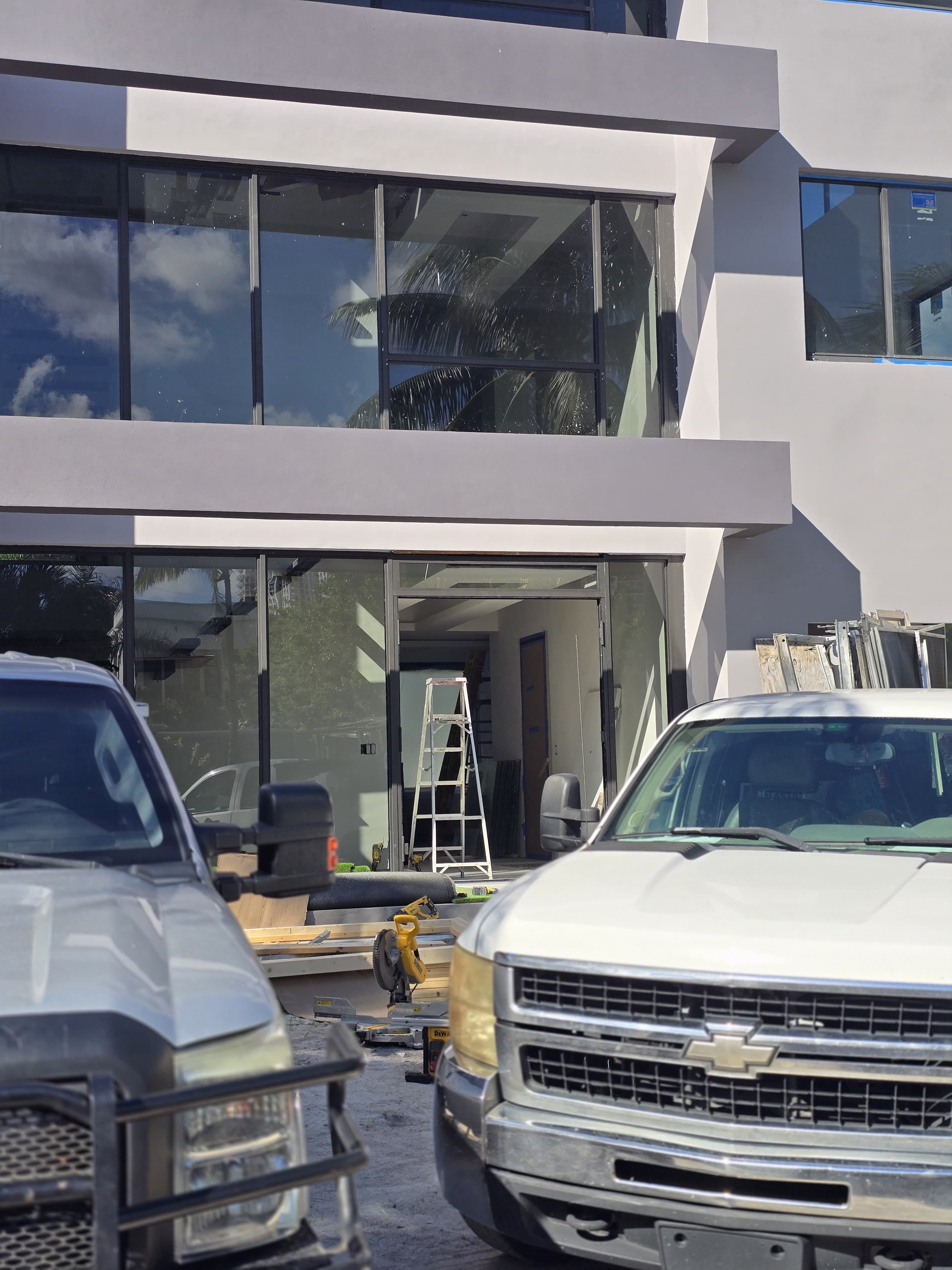 Reemplazo completo de ventanas de impacto en hogar